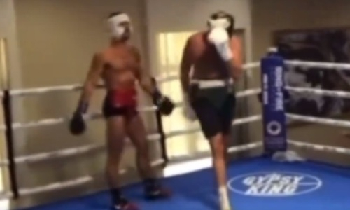 Появилось видео спарринга, в котором Тайсон Фьюри получил травму