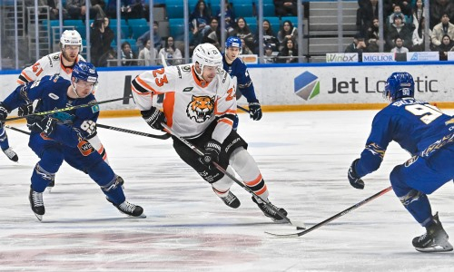 «Устроили „догонялки“». В России оценили седьмое поражение «Барыса» подряд в КХЛ