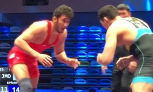Неожиданное поражение потерпел исторический чемпион мира по борьбе из Казахстана. Видео