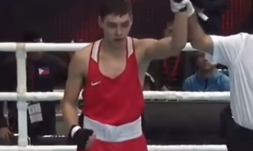Боксер из Казахстана разгромил хозяина малого чемпионата мира