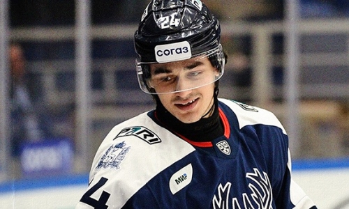 Молодой казахстанец рассказал о дебюте за клуб КХЛ и похвалил «Барыс»