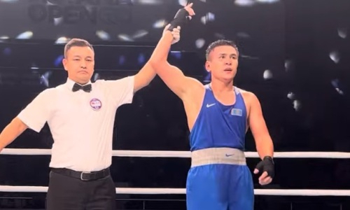 Казахстан с нокдауном победил Узбекистан на малом чемпионате мира по боксу