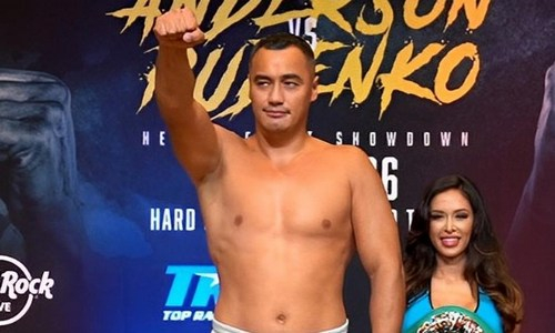 «Терминатор». Казахстанский супертяжеловес принял снежную ванну и показал видео