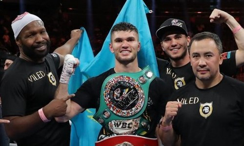 Казахстанский боксер проводит тренировки с наставником Головкина