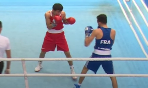 Разгромом с двумя нокдаунами обернулся бой казахстанского боксера с вице-чемпионом мира