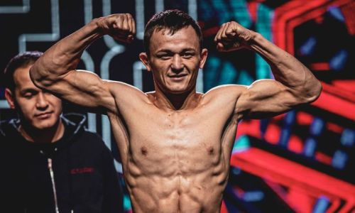 Бойца из Казахстана досрочно «записали» победителем поединка против Нурмагомедова