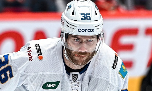 Без лидера обороны. «Барыс» объявил состав на заключительный выезд в КХЛ