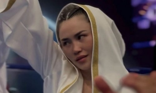 Казахстанская боксерша проводит спарринги с непобежденной чемпионкой WBC