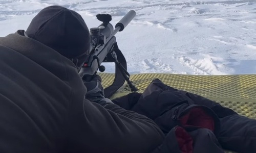 Шавкат Рахмонов выстрелил из винтовки и заставил поспорить фанатов. Видео