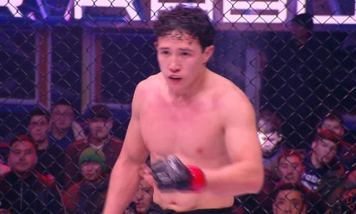 Неожиданным исходом закончился бой казахстанского актера на турнире по MMA