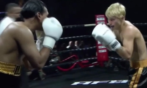 Дебют Дани Милохина в боксе. Видео боя с тремя нокдаунами и нокаутом