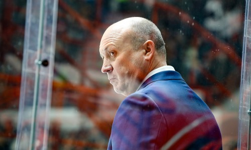 «На чемпионате мира это поможет». Тренер «Барыса» оценил последний выездной матч в КХЛ с рекордом