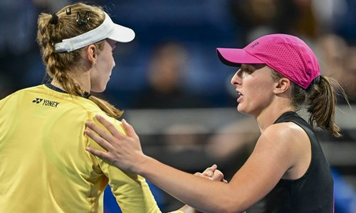 «Это было невозможно». Елена Рыбакина назвала переломный момент проигранного финала в Дохе