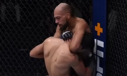 Казахстанский боец преподнес сюрприз своему обидчику в UFC
