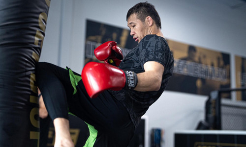 Озвучена огромная сумма расходов Шавката Рахмонова на тренировки в США