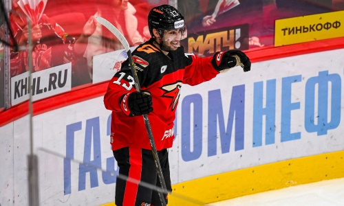 Экс-хоккеист «Барыса» оформил дубль и помог клубу стать лидером Востока КХЛ. Видео