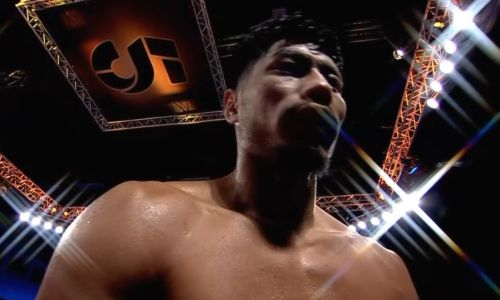 «Даже неловко». В команде непобежденного казахстанского боксера рассказали о проблемах