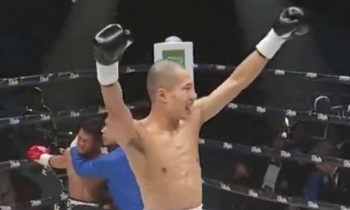 Брутальный нокаут ударом по печени завершил бой в Японии. Видео