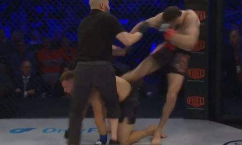 Россиянин нокаутировал непобежденного украинца в первом раунде и добил ногой на турнире в США. Видео