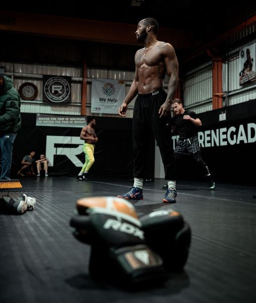 Чемпион UFC в весе Шавката Рахмонова показал актуальную физическую форму