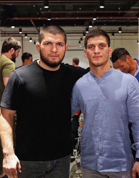 Топовый боец UFC выложил фото с Хабибом Нурмагомедовым из Казахстана