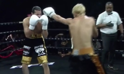 Видео нокаута Дани Милохина в дебютном поединке в боксе