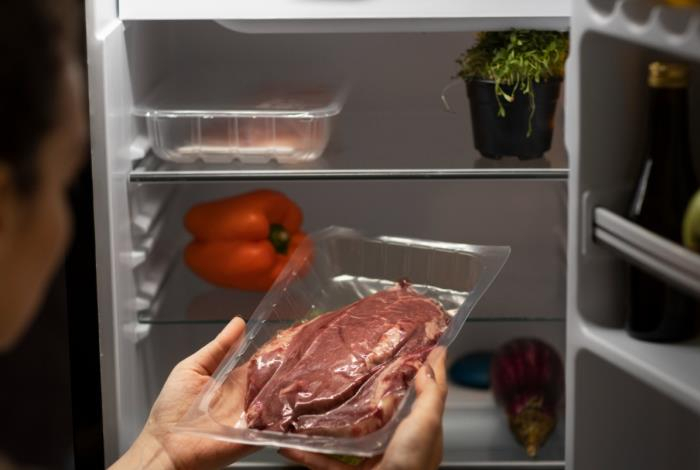 Проще сразу выбросить. Эти продукты нельзя хранить на дверце холодильника