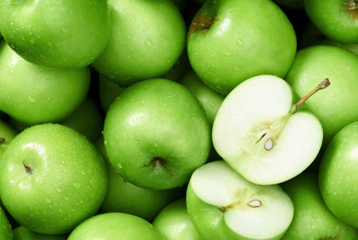 Почему так важно есть одно зеленое яблоко по утрам