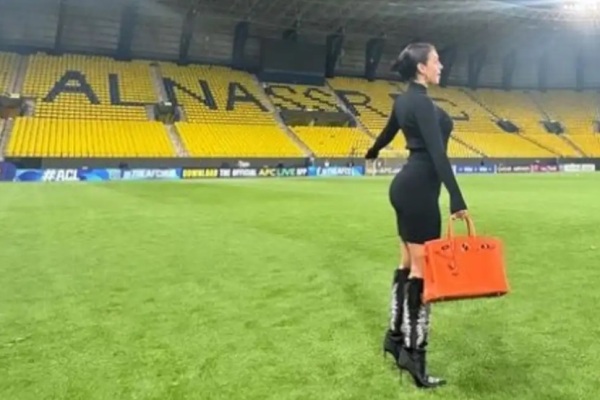 Джорджина удивила реакцией на поцелуи Роналду. Видео