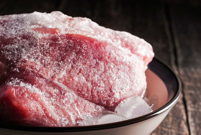 Что случится с мясом, если его дважды заморозить