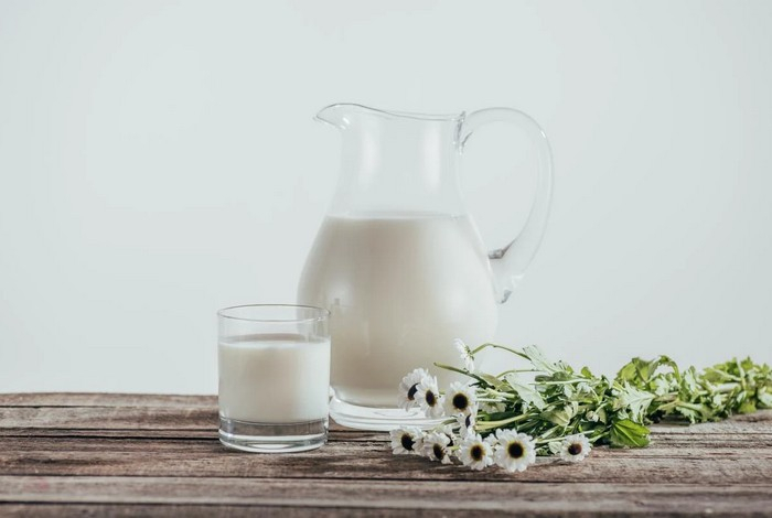 Важно ли пить молоко для здоровья и сколько чашек в день — ответ экспертов