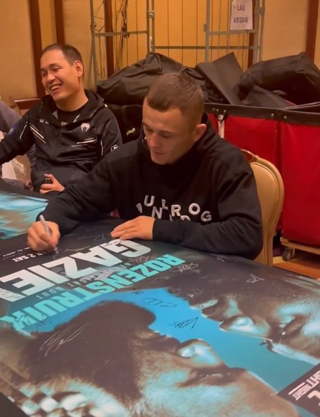 Боец из Казахстана оставил свой первый след в истории UFC