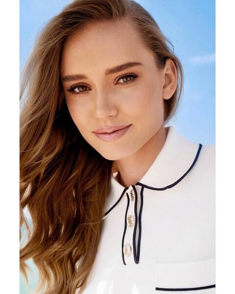 Елена Рыбакина приняла участие в шикарной фотосессии в Дубае