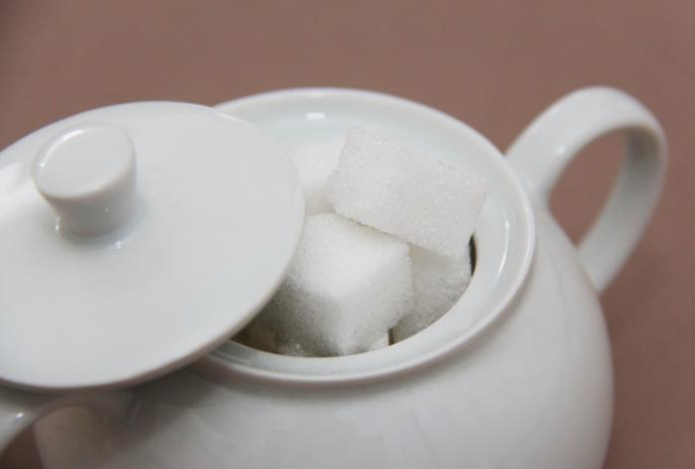 Белый или коричневый? Диетолог поставила точку в спорах о выборе сахара