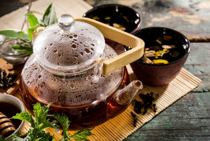 Можно ли пить чай сразу после еды? Врач поставил точку в спорном вопросе