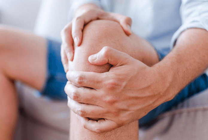 Названы самые распространенные причины боли в коленях