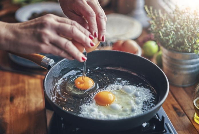 Названы частые ошибки при приготовлении яичницы