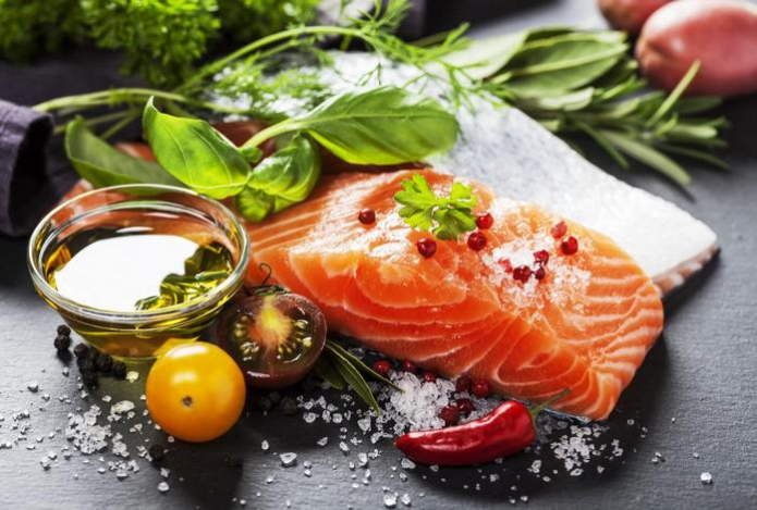 Эта рыба самая полезная для здоровья кожи, сердца и костей — названы десять преимуществ