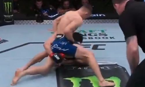 «Алмахан мог завершить бой досрочно». Известный комментатор ММА разобрал поединок казахстанца против брата Хабиба в UFC