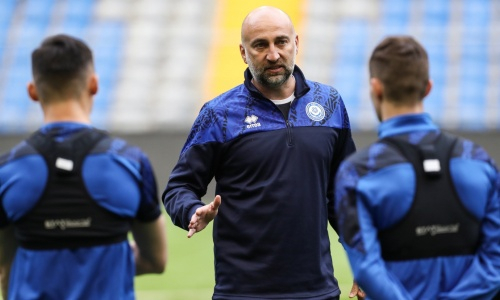 Стало известно, когда Магомед Адиев озвучит окончательный список игроков сборной Казахстана 