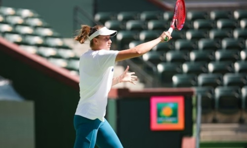 Елена Рыбакина впервые вышла на американский корт в этом году. Видео