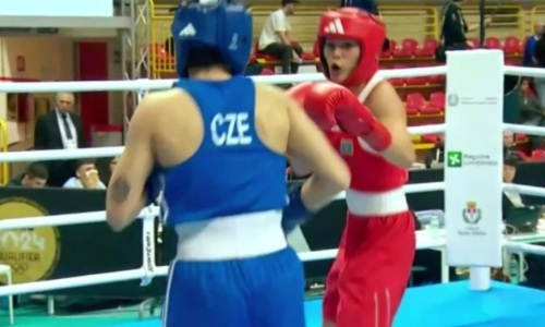Видео первого боя титулованной боксерши из Казахстана на турнире за лицензию на Олимпиаду-2024