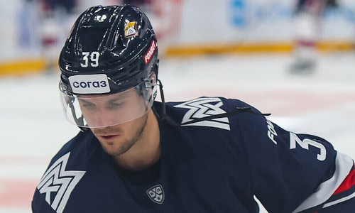 «Повезло, что я легко отделался». Хоккеист клуба КХЛ вспомнил о жестком столкновении с игроком «Барыса»