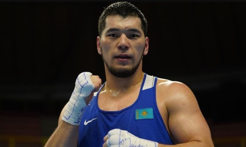 Казахстанец разгромил титулованного боксера в отборе на Олимпиаду-2024