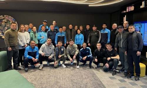 Геннадий Головкин встретился с казахстанскими боксерами и выступил с заявлением