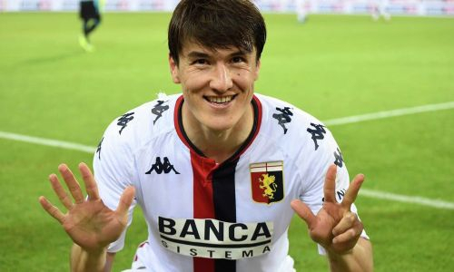 Звезда сборной Узбекистана по футболу сделал признание о казахских боксерах