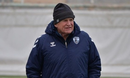 Главный тренер казахстанского клуба рассказал о сложностях после трансферного бана
