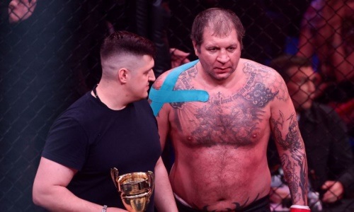 После 2019 хардин и тесса. Мальчика в подъезде школьник. Джозефина лэнгфорд после глава 2. Хиро файнс-тиффин с семьей. Тесса и хардин 3 часть.