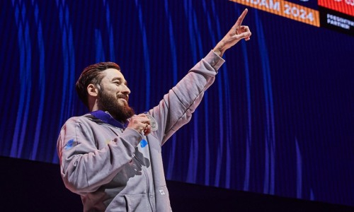 Казахстанец прокомментировал историческую медаль чемпионата мира по шорт-треку