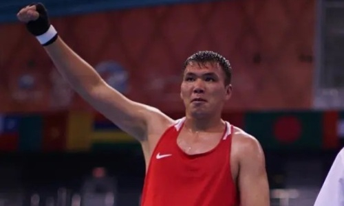 Боксер из Казахстана оставил Джалолова без медали на международном турнире